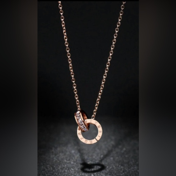 Jewelry - Roman Numerals Interlocking Necklace